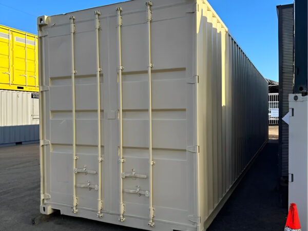 40ft-X-8ft-Shipping-Container-With-Roll-Up-Door5.jpg